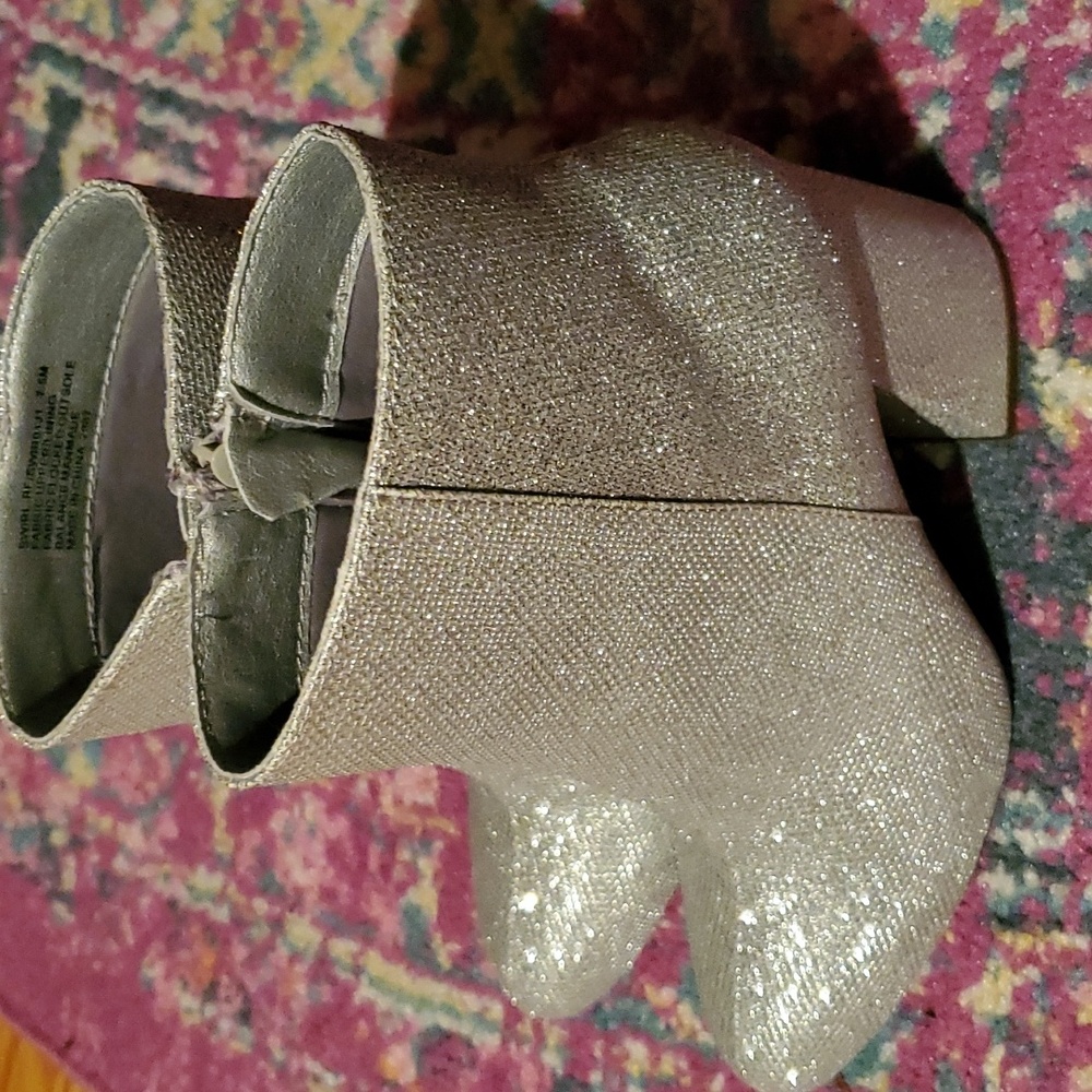 Madden Girl Sparkly Bootie brand new women's 7 1/2, smoke and pet free home